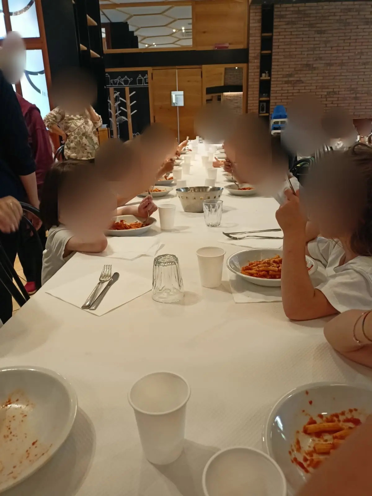 Il pranzo al ristorante, tutti insieme